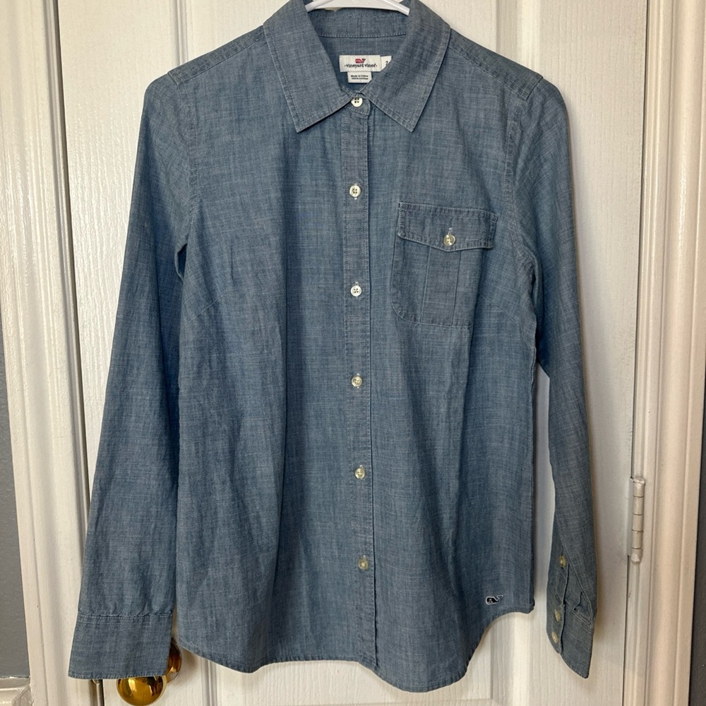 Vineyard Vines blue button down women’s size 2
